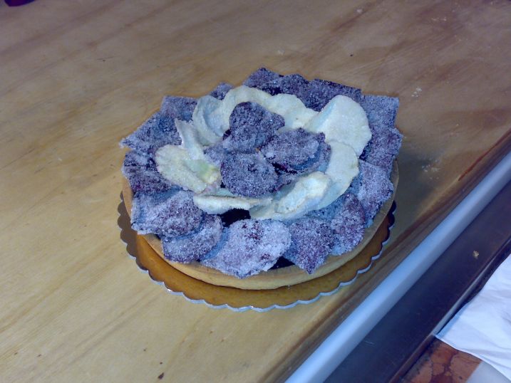 Crostata con petali di rosa di Ernst Knam